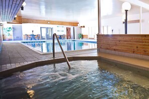 Indoor pool, sun loungers