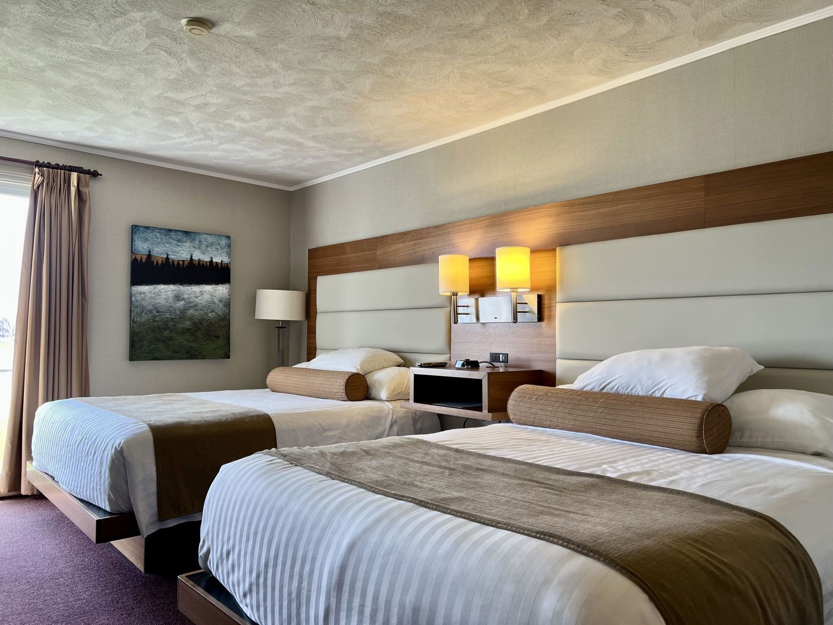 Premium bedding, minibar, desk, iron/ironing board