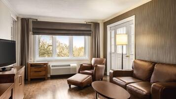 Premium bedding, minibar, desk, iron/ironing board