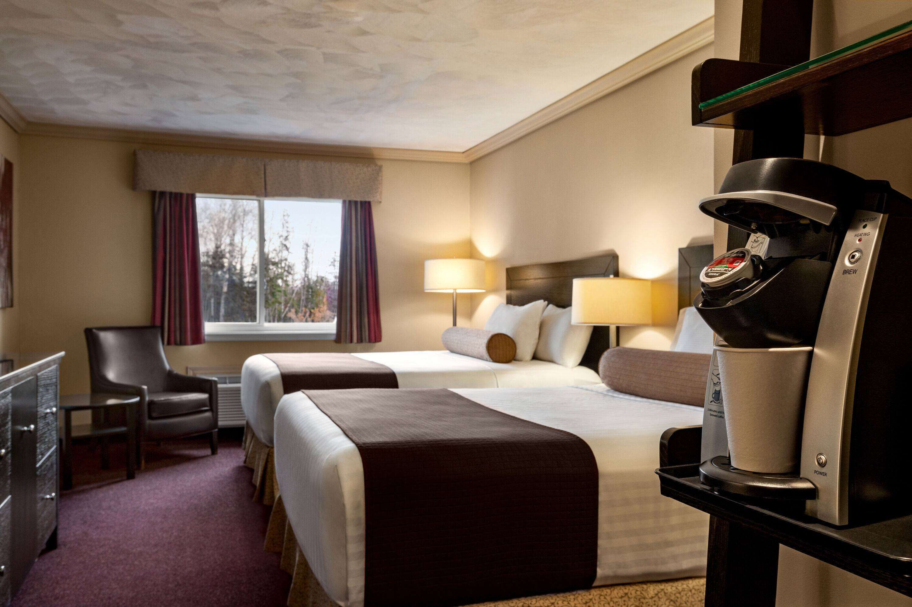 Premium bedding, minibar, desk, iron/ironing board