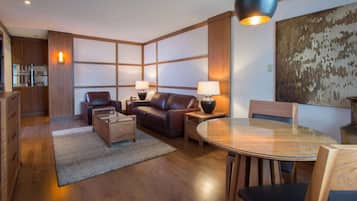 Suite, 1 King Bed, Non Smoking (Lordon)