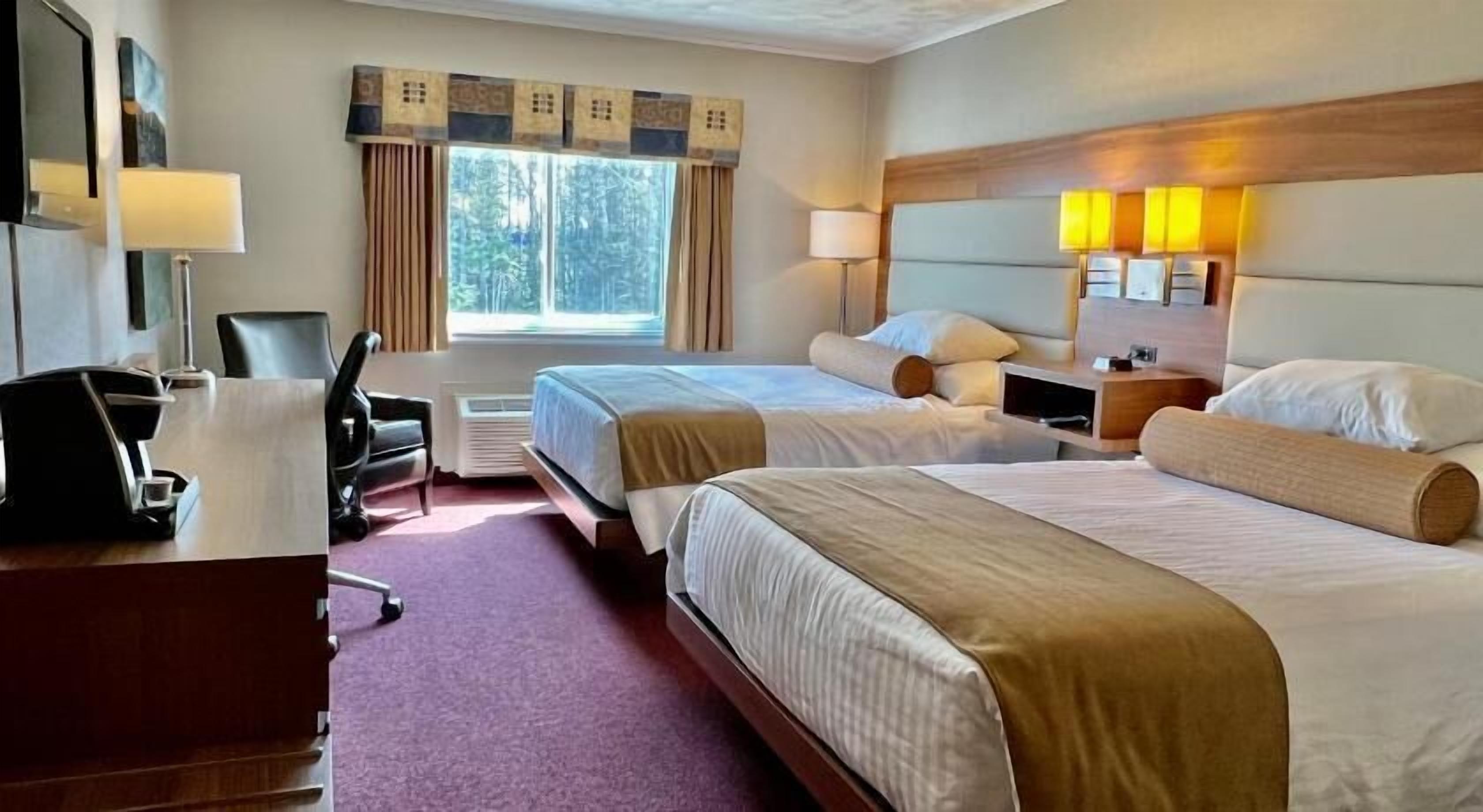Premium bedding, minibar, desk, iron/ironing board