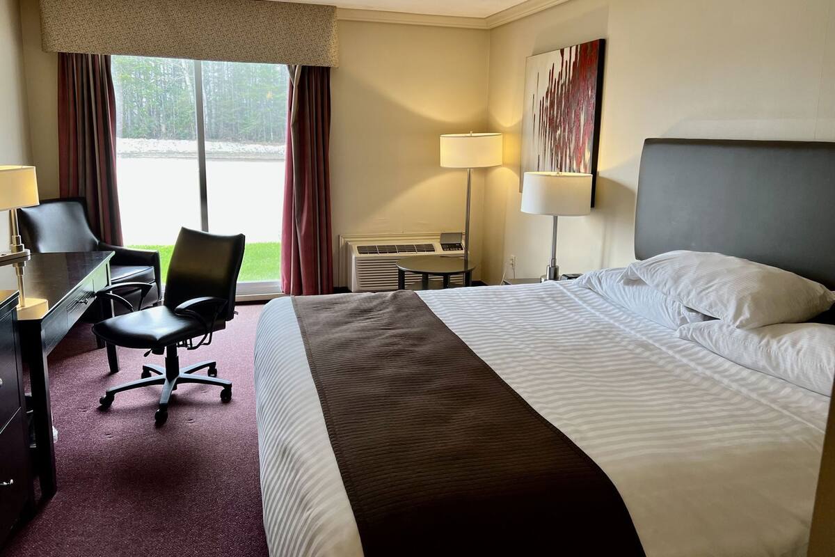 Hochwertige Bettwaren, Minibar, Schreibtisch, Bügeleisen/Bügelbrett