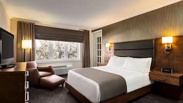 Premium bedding, minibar, desk, iron/ironing board