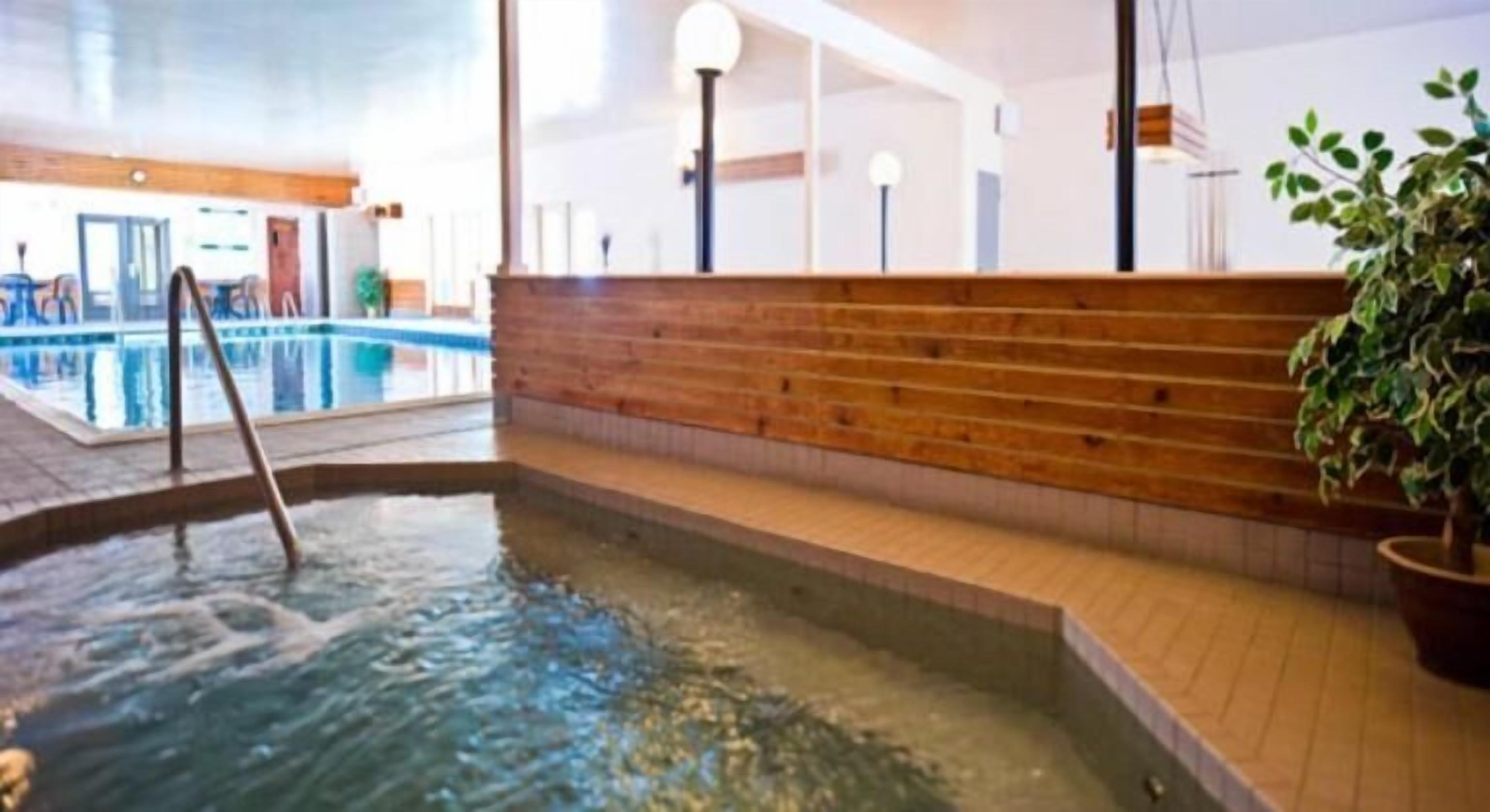 indoor pool, pool loungers