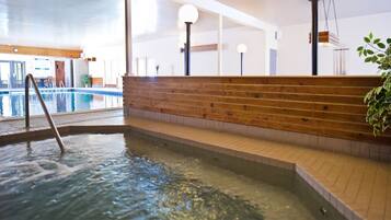 Indoor pool, sun loungers