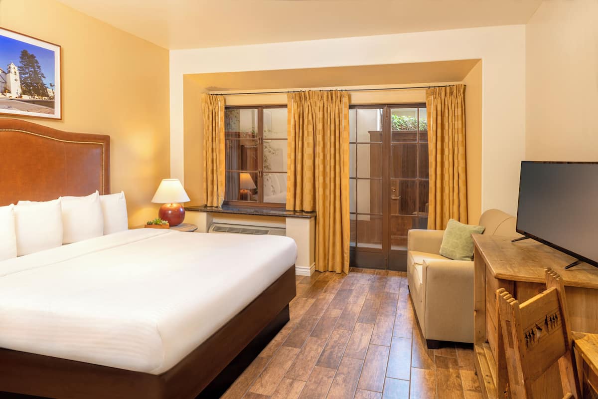 Standard Room, 1 King Bed (Superior King) | Desk, iron/ironing board, free WiFi, bed sheets