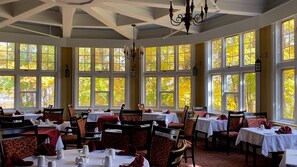 2 restaurants, breakfast served