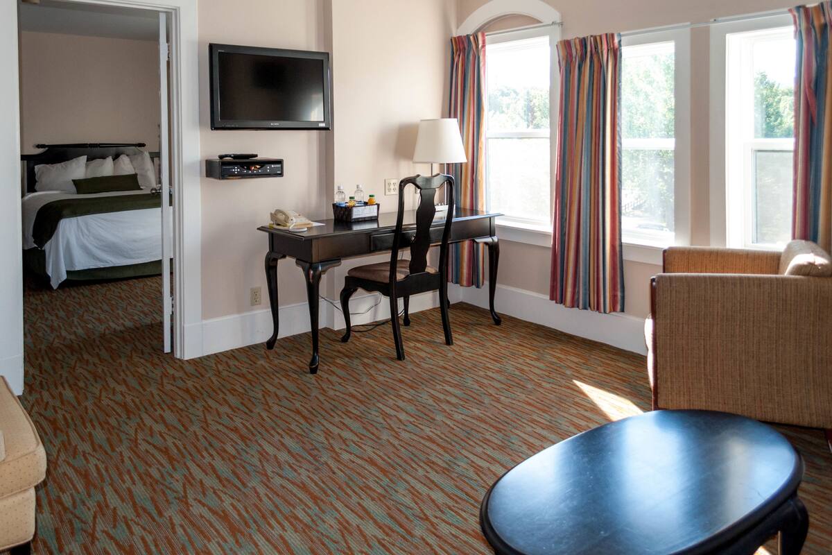 suite, 2 double beds | 1 bedroom, desk, iron/ironing board, free wifi