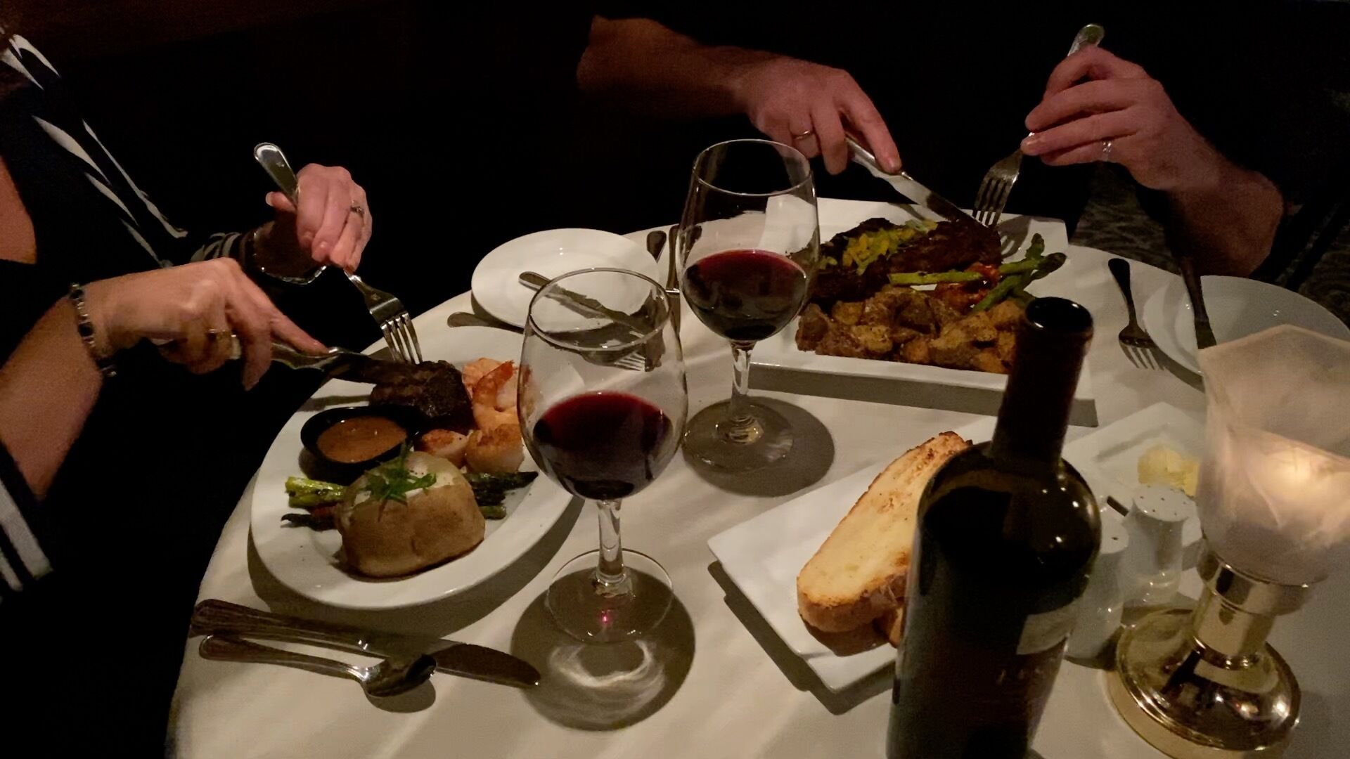 2 restauranter; serverer morgenmad