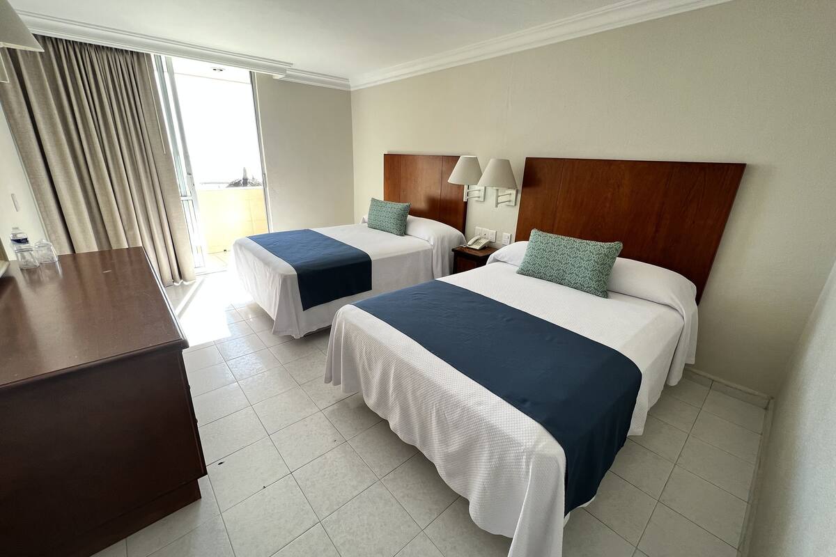 Truy cập Internet không dây miễn phí, có lối đi dành cho xe lăn