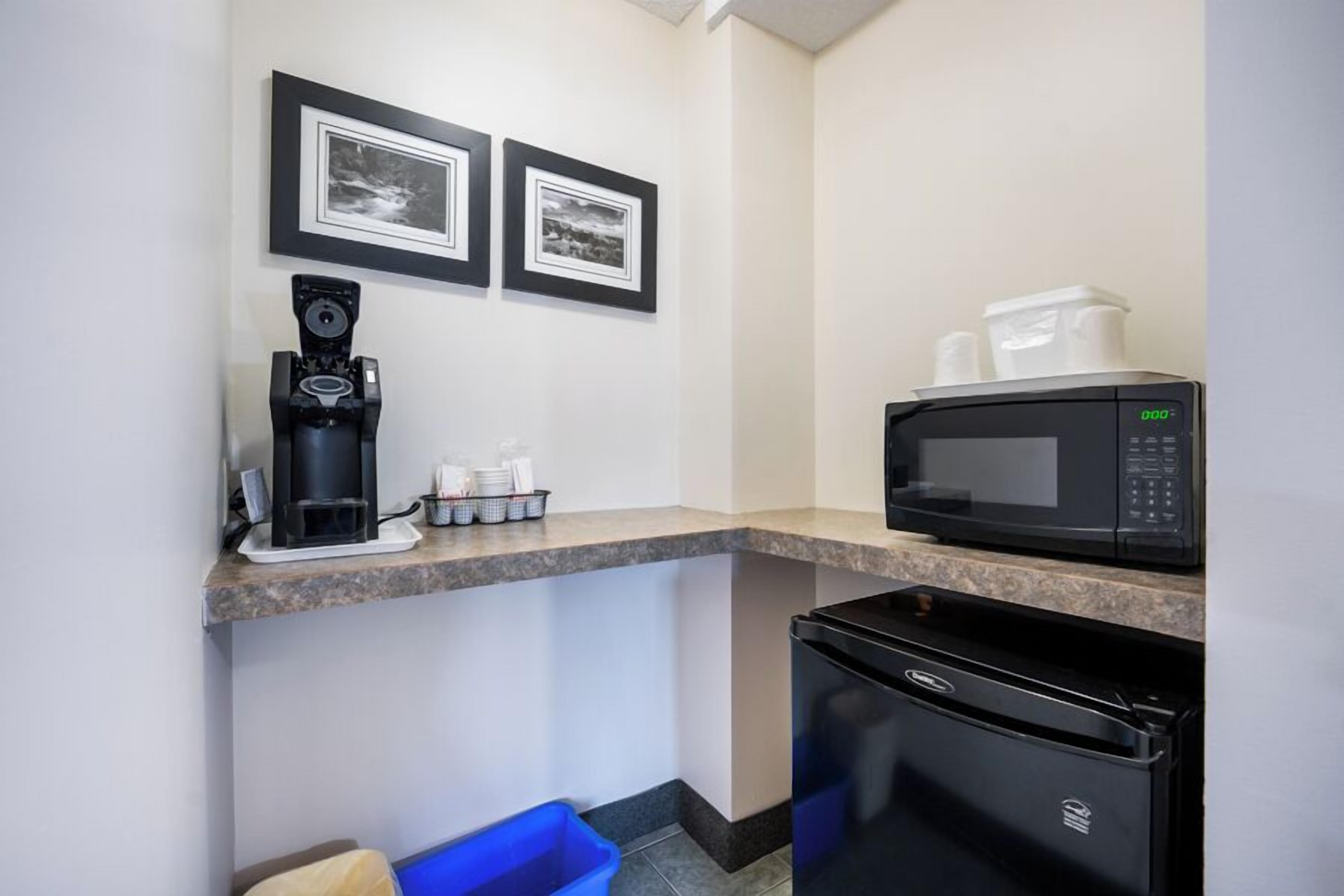 44-inch flat-screen tv with cable channels