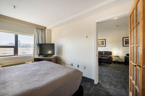 1 bedroom, desk, iron/ironing board, WiFi