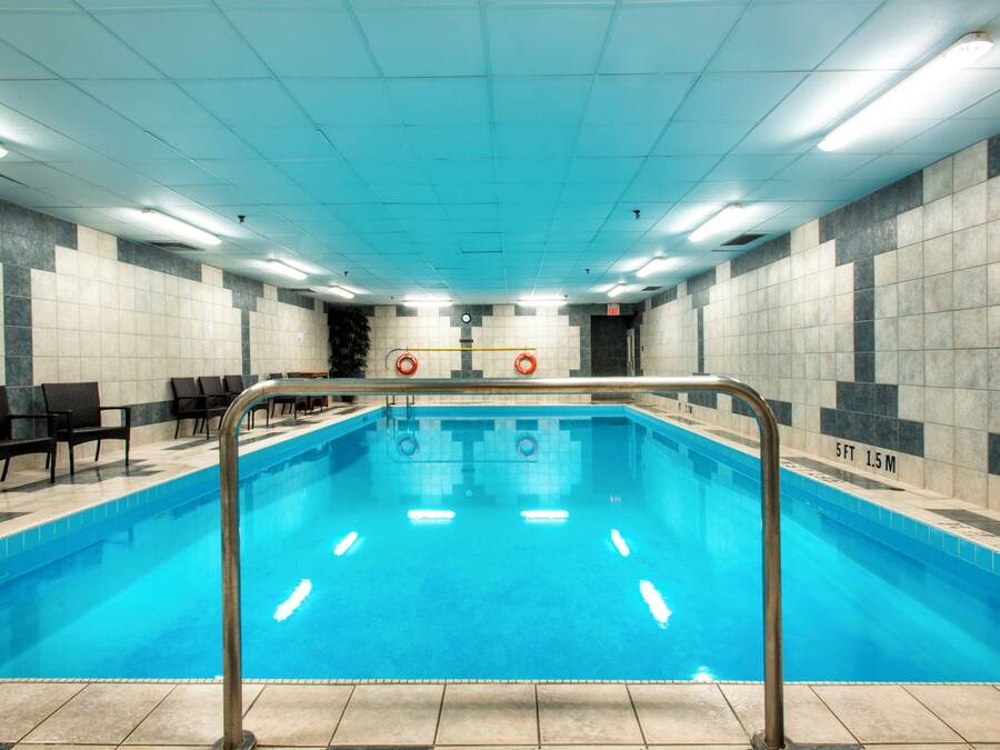 Innendørsbasseng