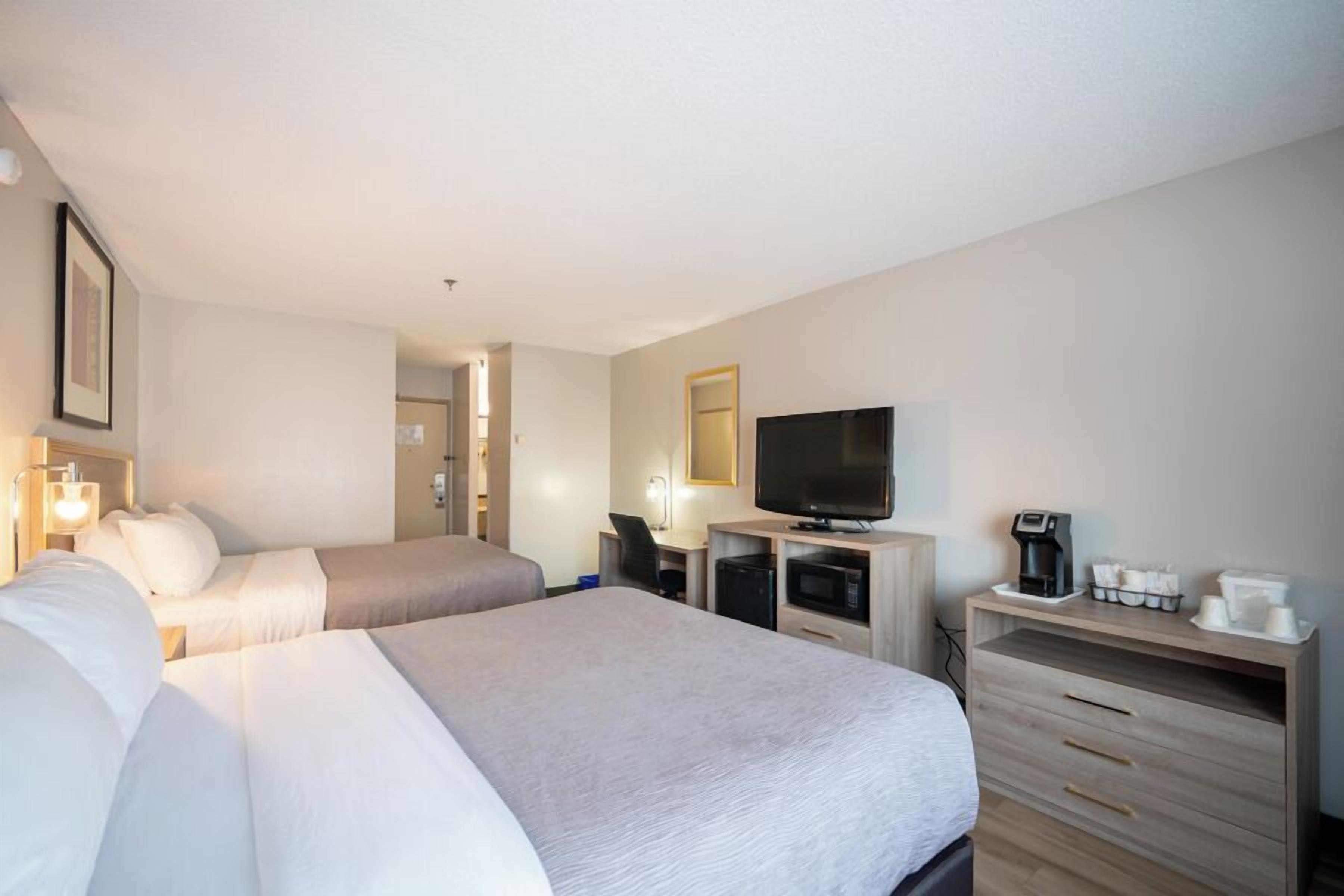 1 bedroom, desk, iron/ironing board, wifi