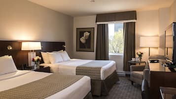 Habitación estándar, 2 camas Queen size, vista al parque | Ropa de cama hipoalergénica y caja de seguridad en la habitación