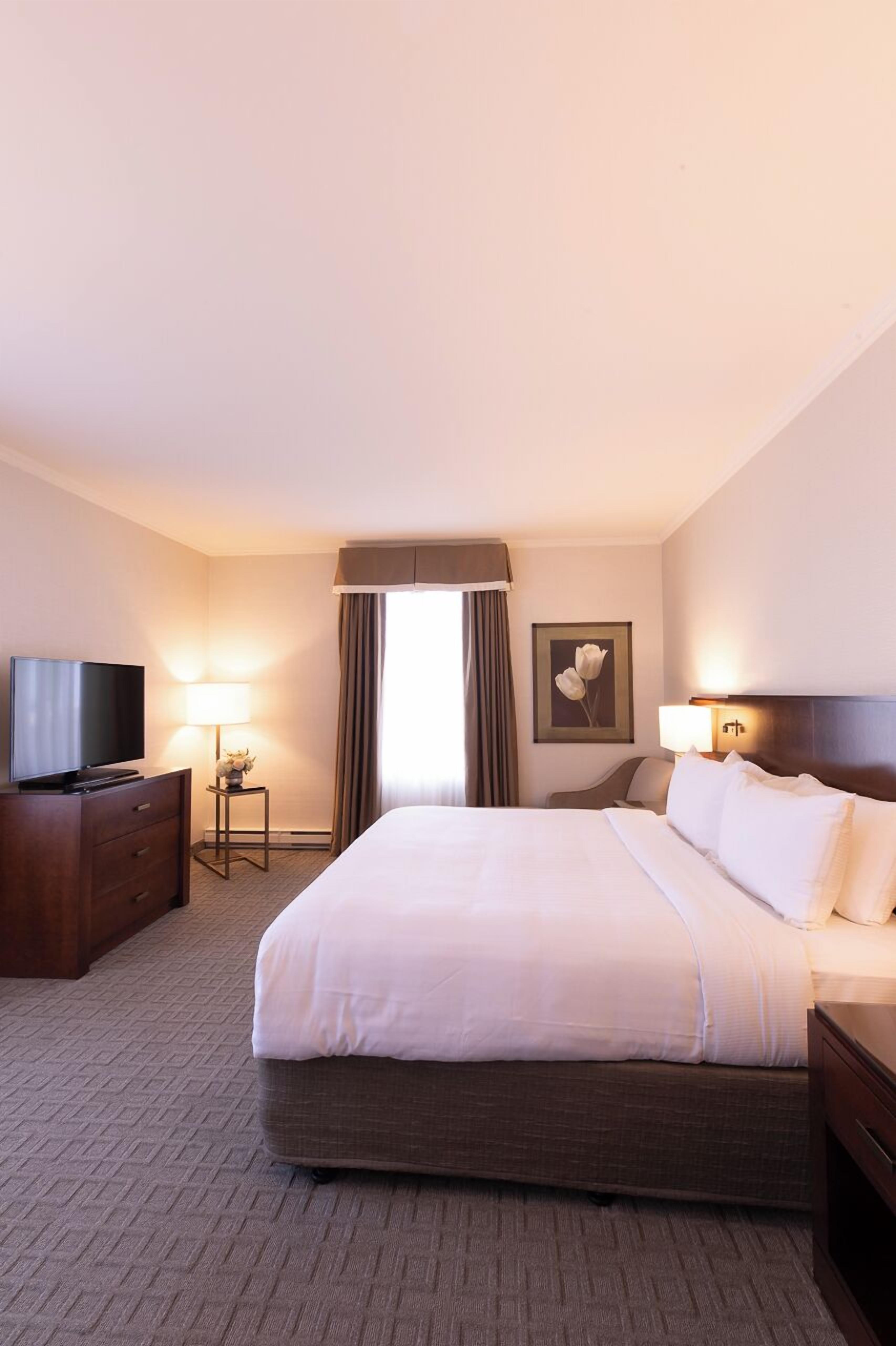 Classic King Room  | Ropa de cama hipoalergénica y caja de seguridad en la habitación 