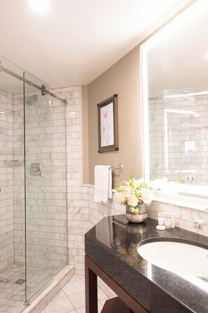 Classic King Room  | Bathroom | Eco-friendly toiletries, hair dryer, towels