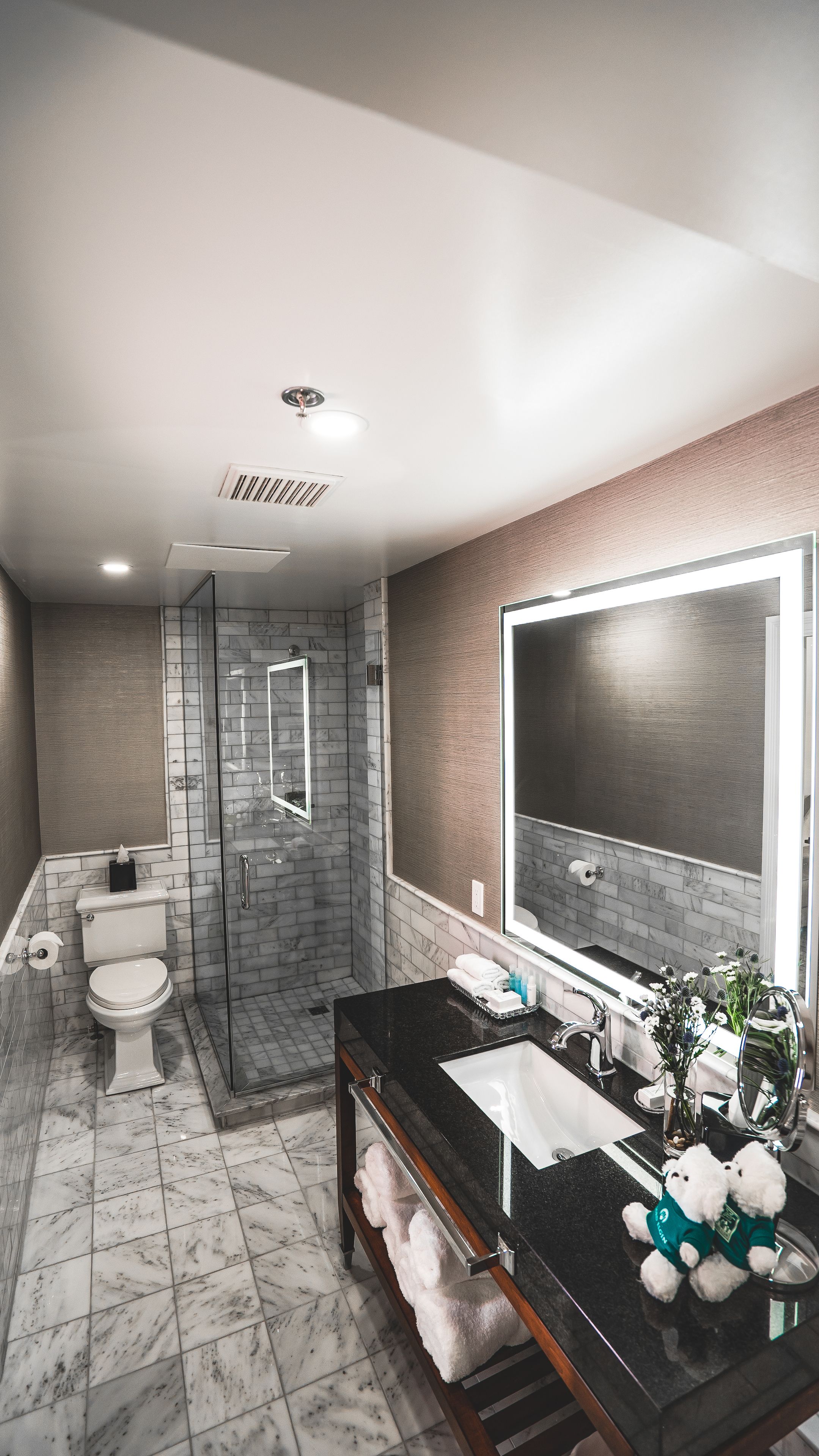 elgin class executive room, 1 king bed | bathroom | eco-friendly toiletries, hair dryer, towels