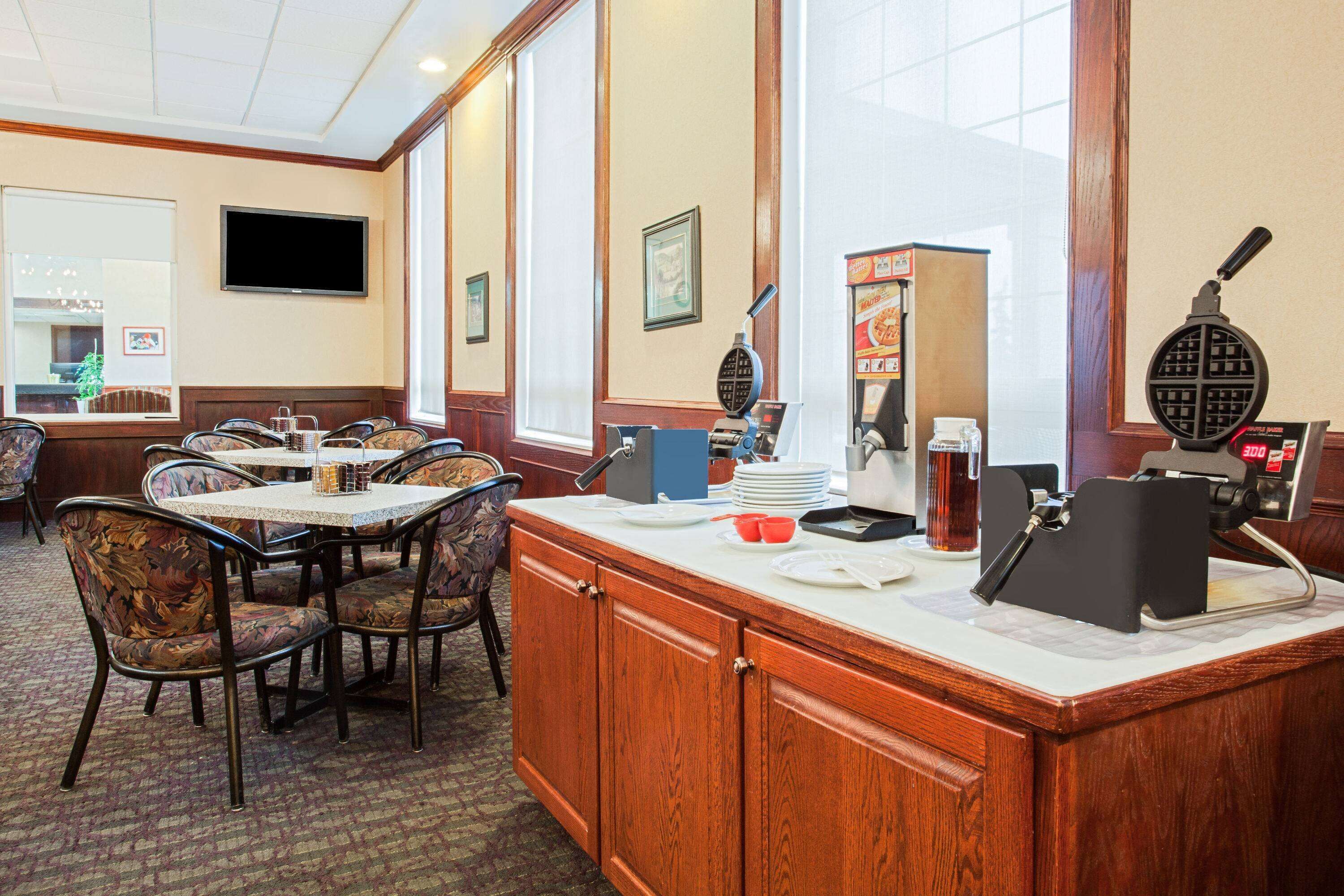 Café da manhã feito na hora grátis todos os dias