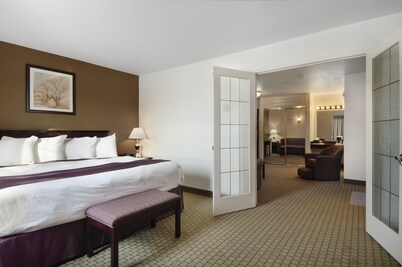 Ramada by Wyndham Red Deer Hotel and Suites