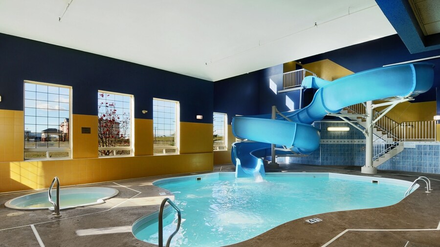 Ramada by Wyndham Red Deer Hotel and Suites