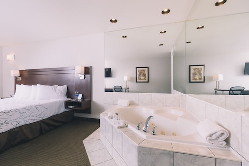 Service Plus Inn and Suites - Grande Prairie