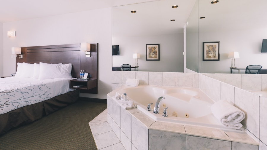 Service Plus Inn and Suites - Grande Prairie