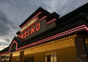 Casino - Service Plus Inn and Suites - Grande Prairie (Grande Prairie)