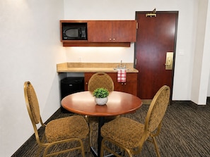 Deluxe Family Suite | Private kitchenette