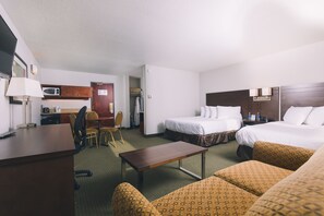 Deluxe Family Suite | Premium bedding, Tempur-Pedic beds, desk, laptop workspace - Service Plus Inn & Suites Grande Prairie (Grande Prairie)