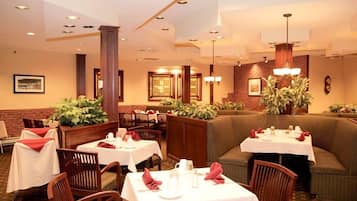 Breakfast, lunch, dinner served; American cuisine
