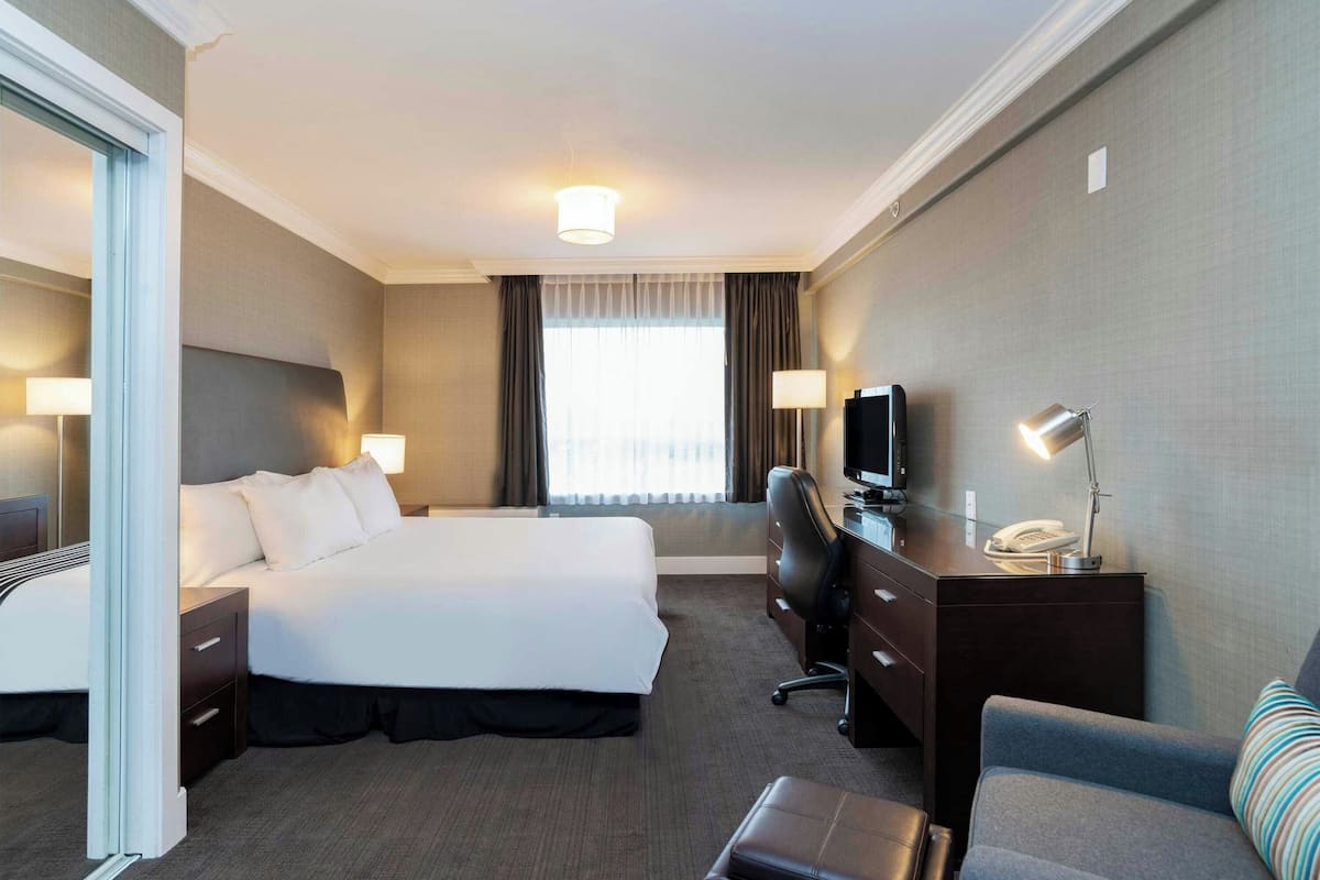 Studio Suite, 1 King Bed, Kitchenette