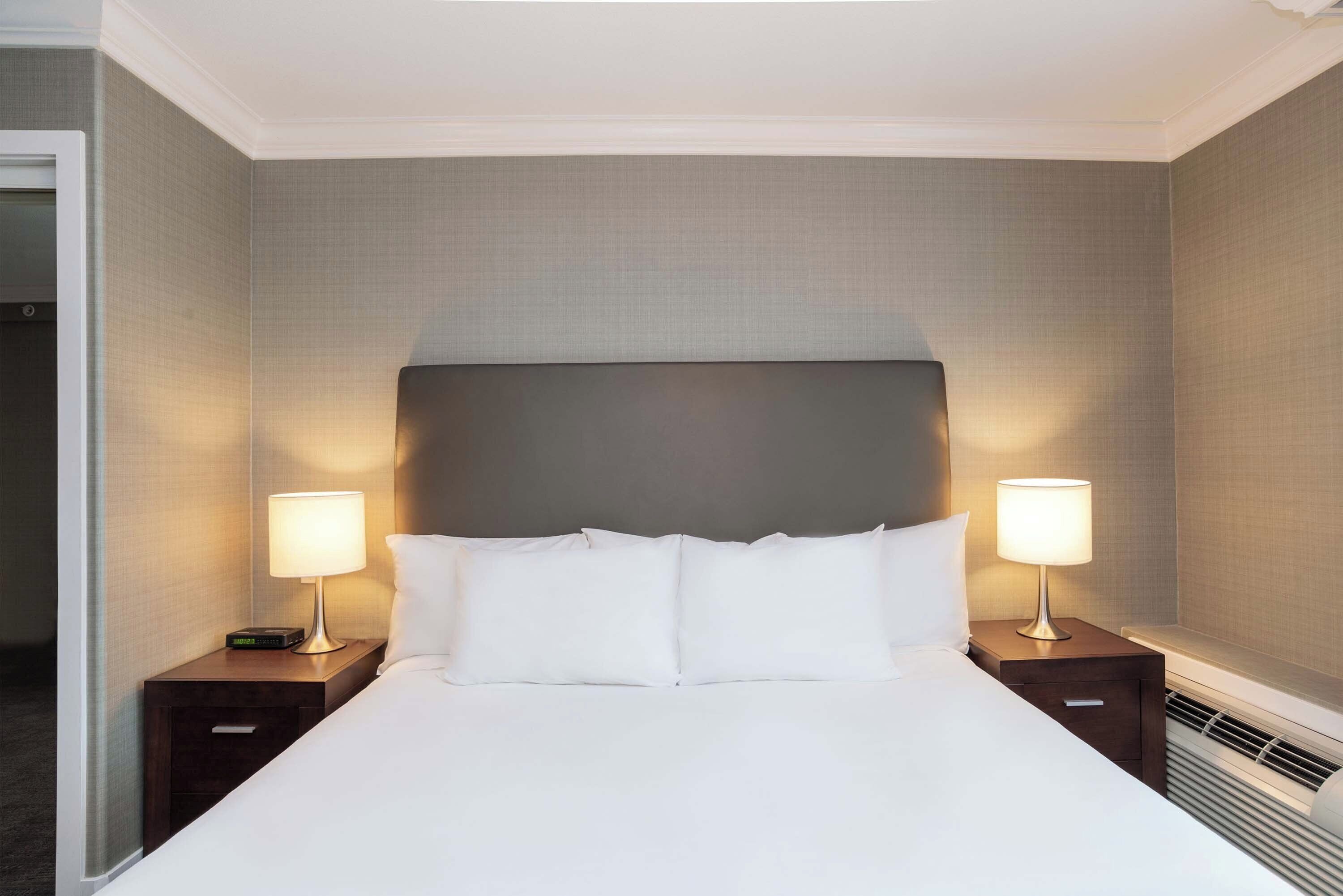 Suite estudio, 1 cama de matrimonio grande, cocina básica | Escritorio y espacio para trabajar con un portátil