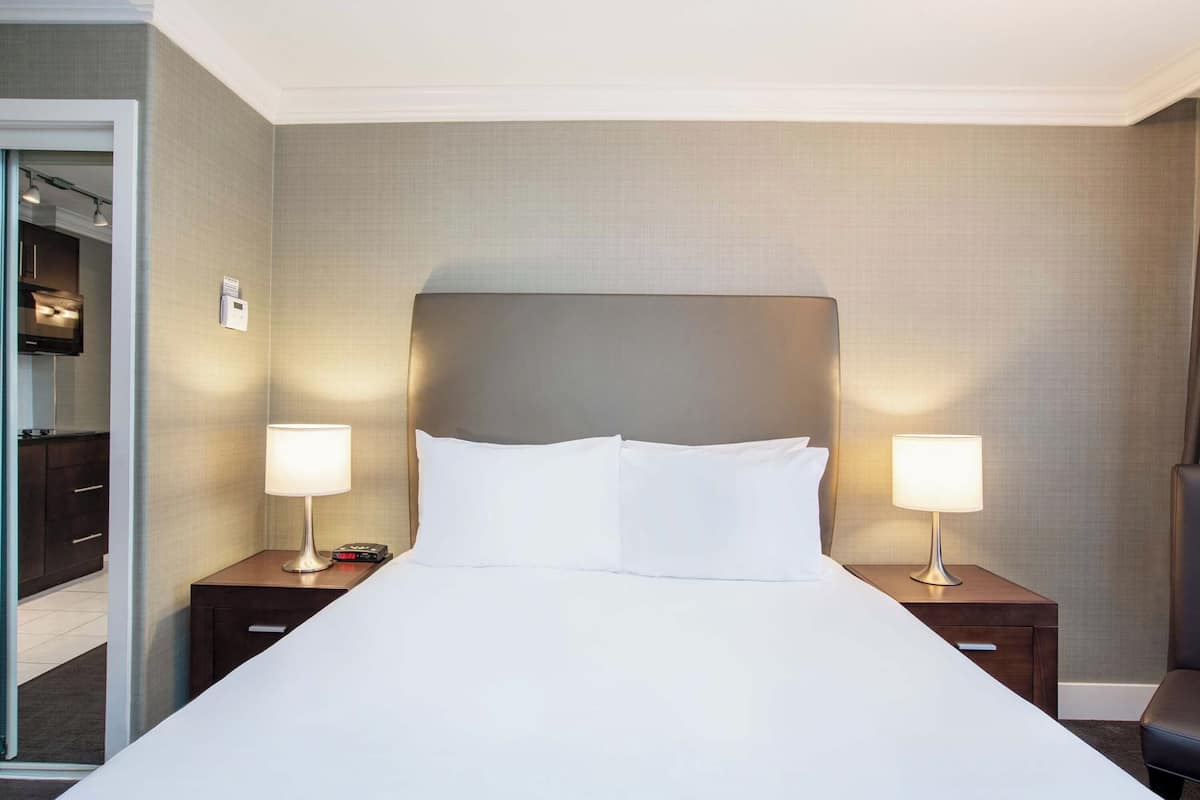 Studio Suite, 1 Queen Bed, Kitchenette