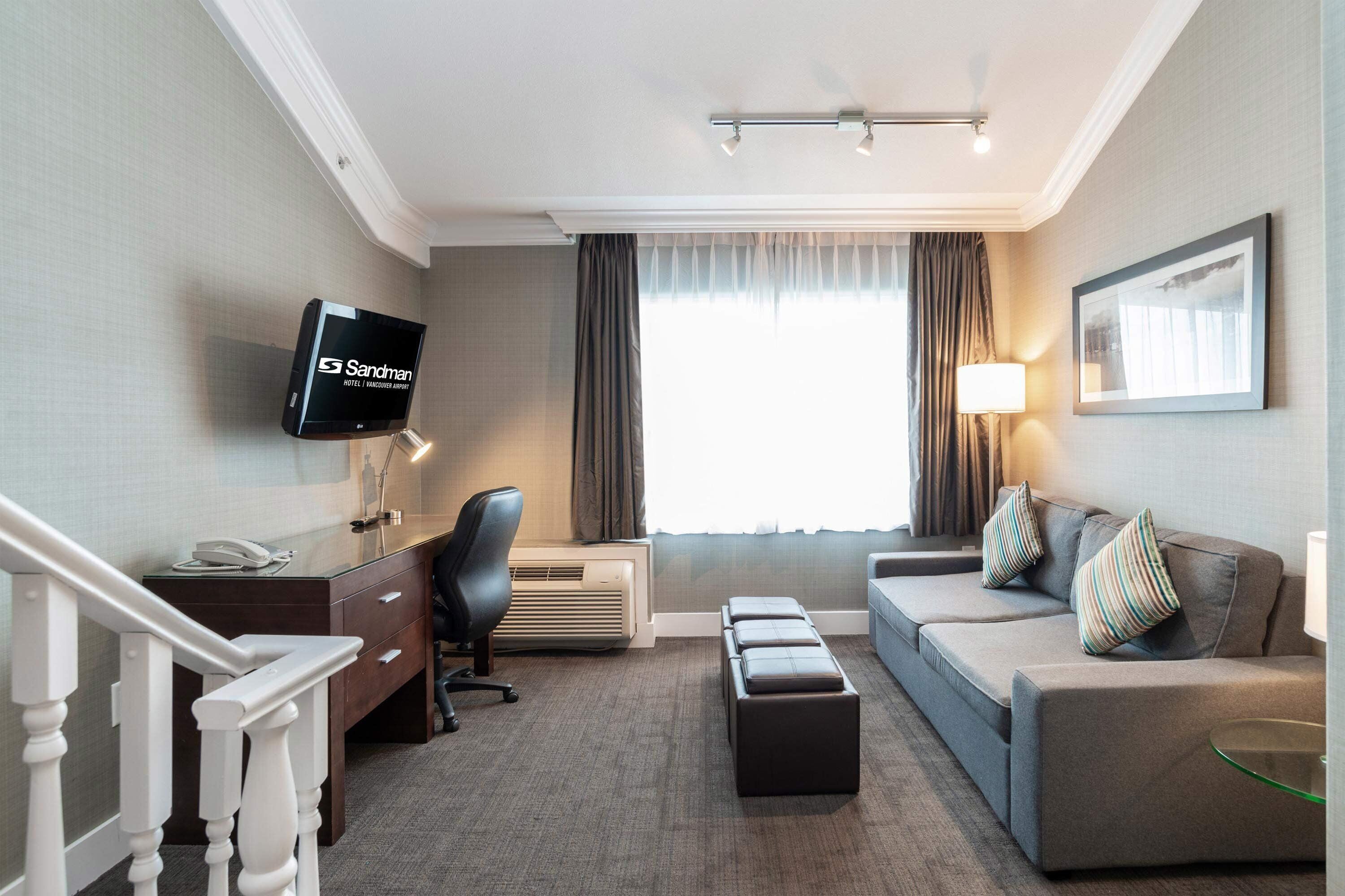 flat-screen tv, pay films