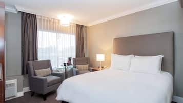Standard Room, 1 Queen Bed | Desk, iron/ironing board, free WiFi, bed sheets