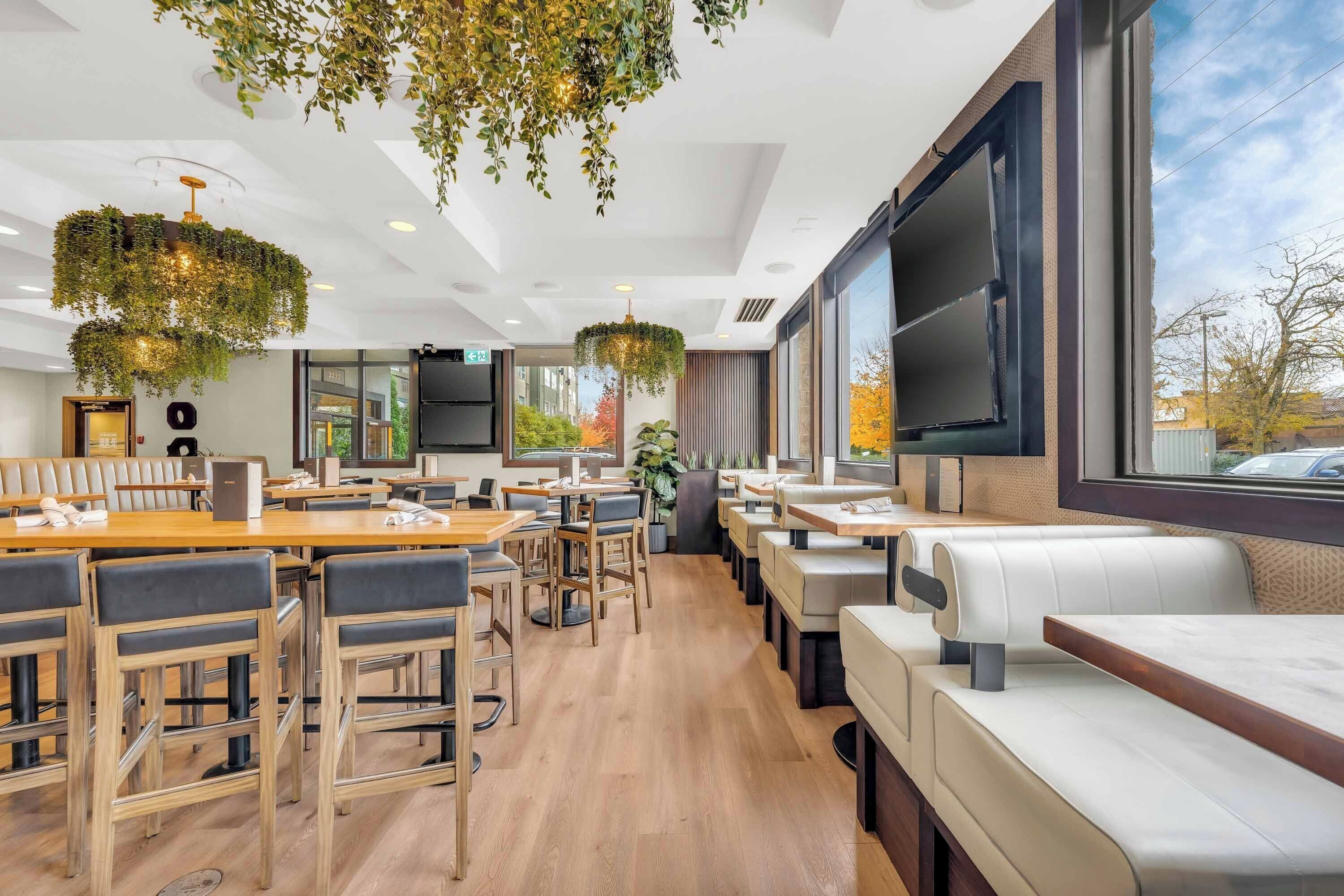 breakfast, lunch and dinner served