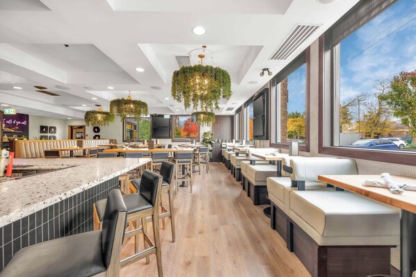 Petit déjeuner complet servi tous les jours en supplément