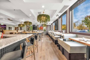 每日供应全套早餐（需付费）