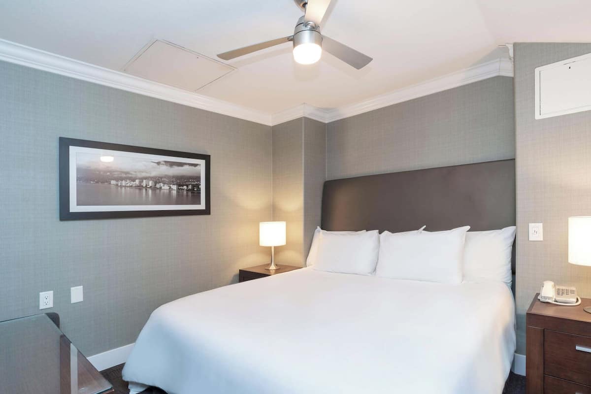 Suite, 1 King Bed with Sofa bed, Kitchen (Loft)