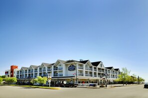 Exterior - Lakeview Gimli Resort & Conference (Gimli)