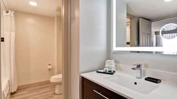 花灑/浴缸組合、名牌梳洗用品、風筒、提供毛巾