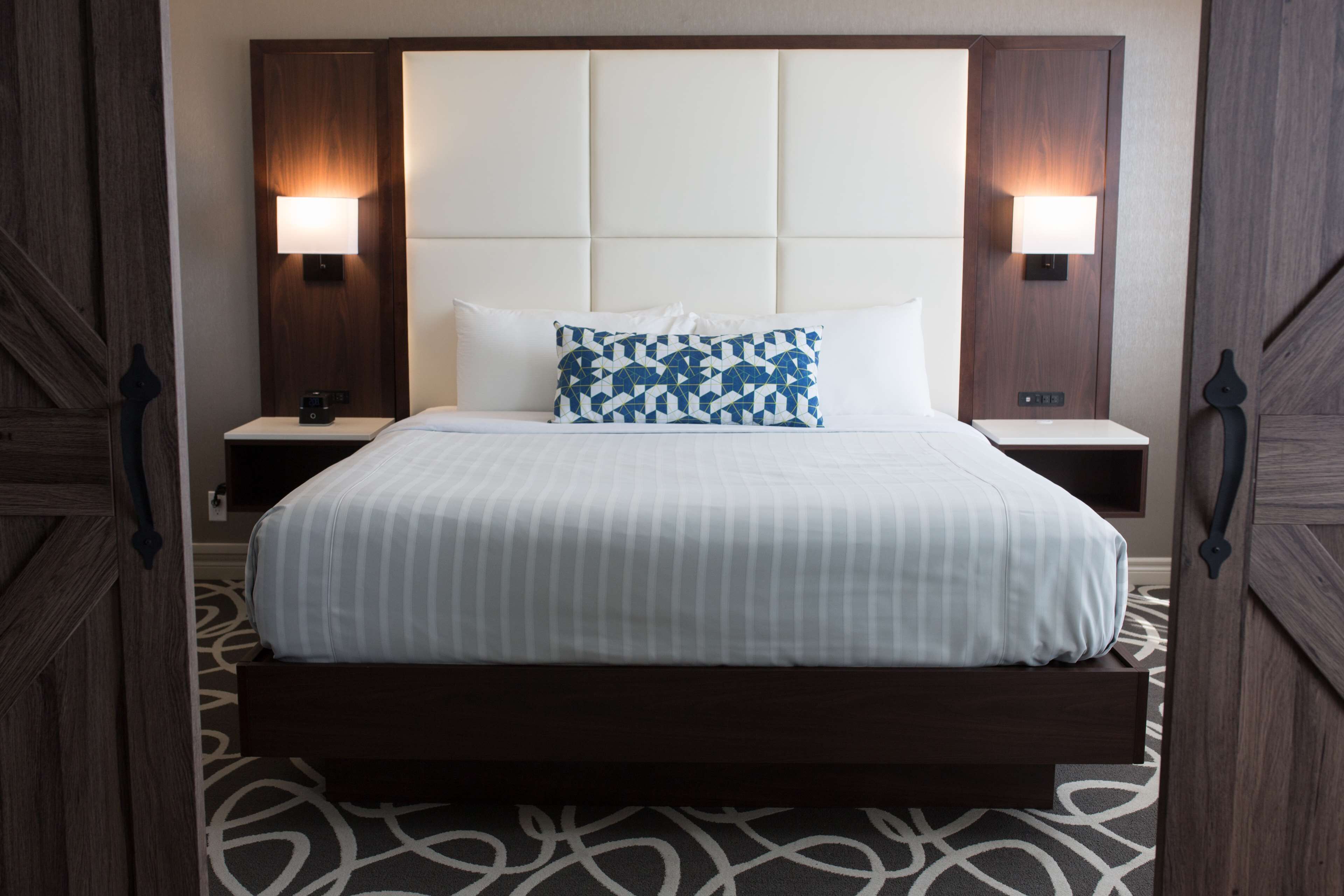 1 bedroom, premium bedding, pillow-top beds, desk