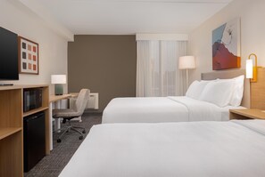 Chambre, 2 grands lits | Draps en coton égyptien, literie de qualité supérieure, surmatelas