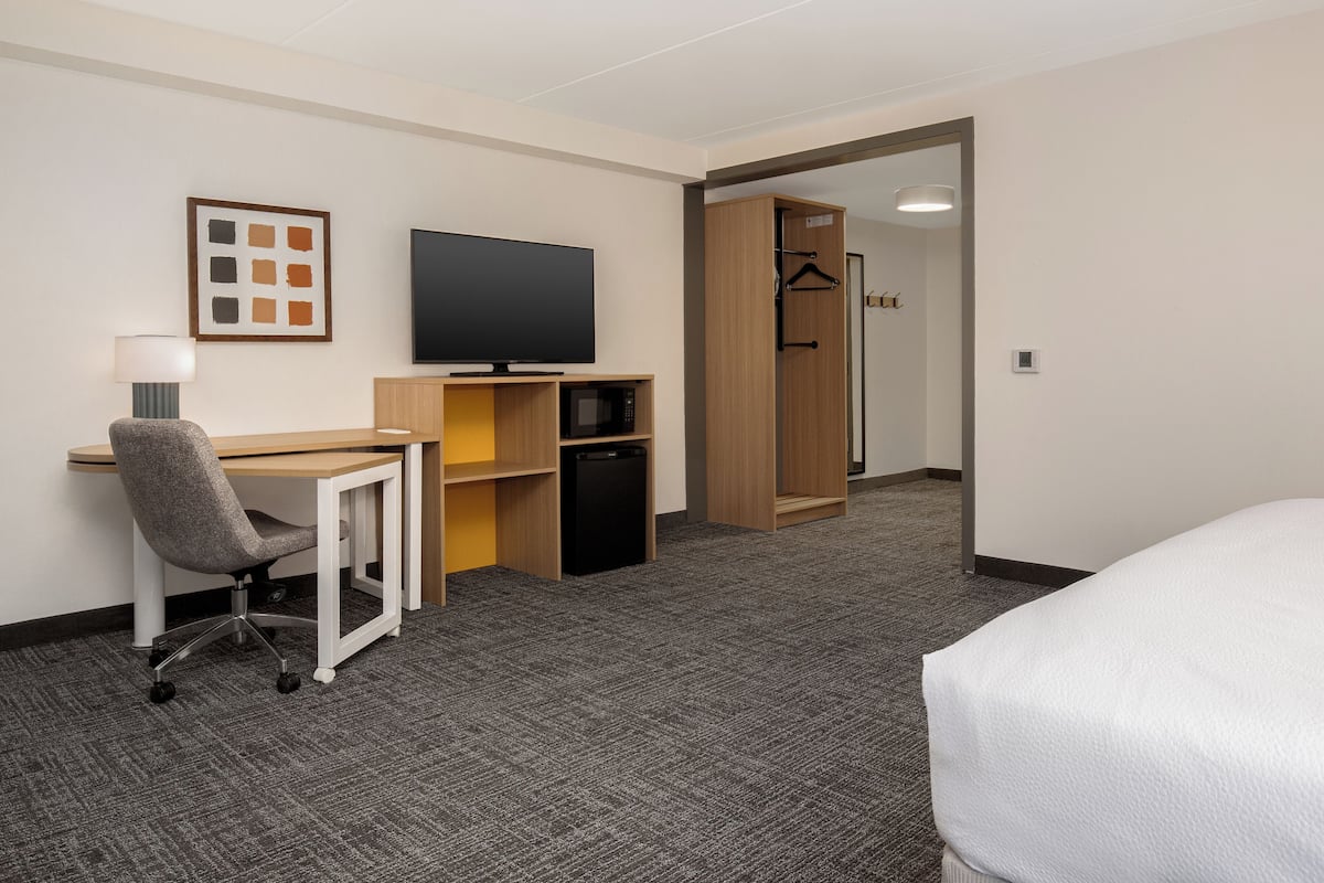 Room, 1 King Bed, Accessible (Mobility & Hearing, Roll-in Shower) | Egyptian cotton sheets, premium bedding, pillowtop beds, desk