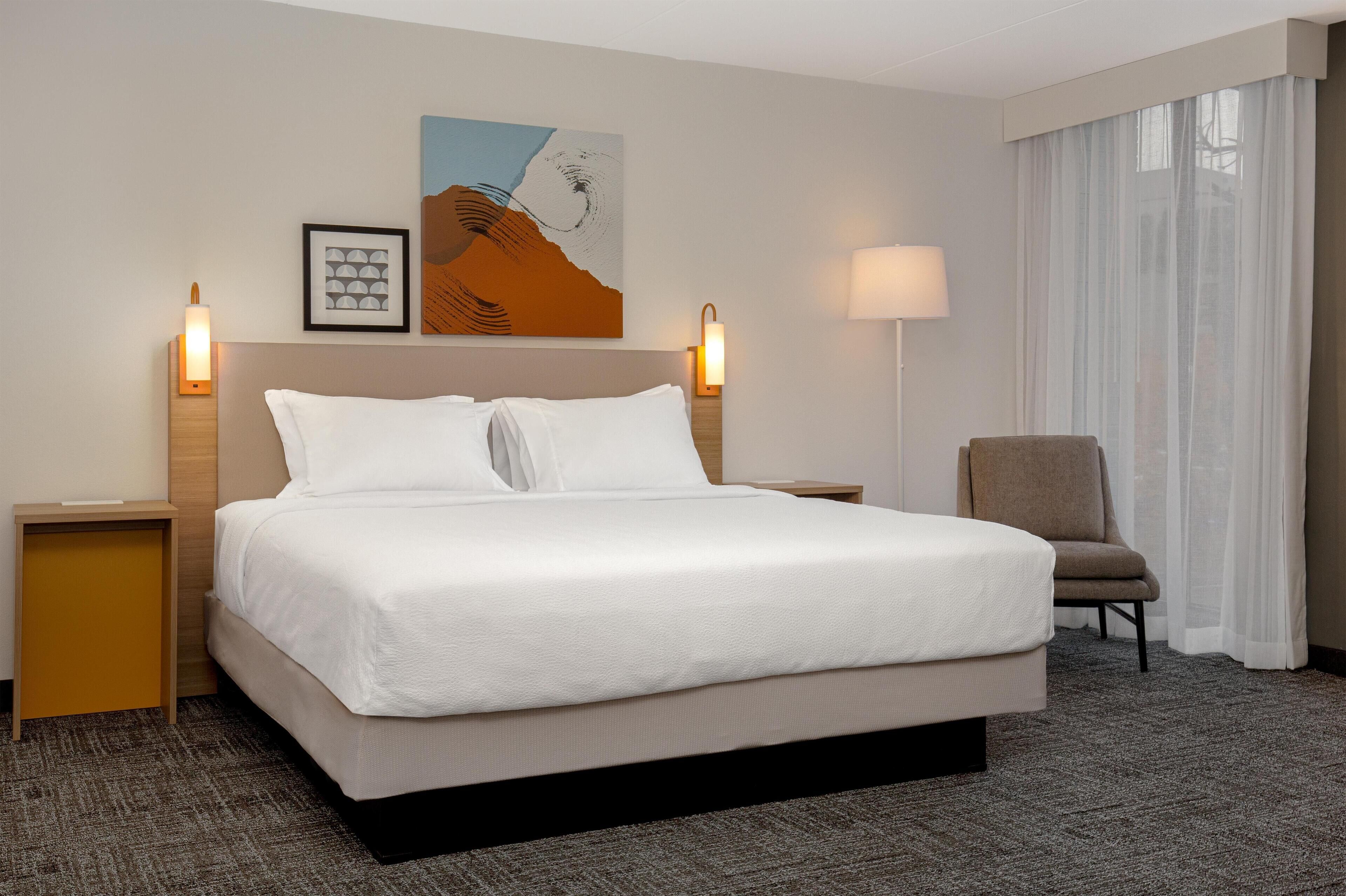 Room, 1 King Bed, Accessible (Mobility & Hearing, Roll-in Shower)