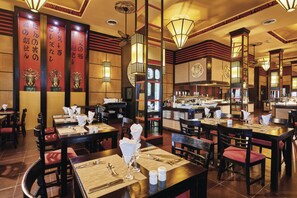 7 restaurants, international cuisine