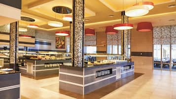 7 restaurants, spécialités Cuisine internationale