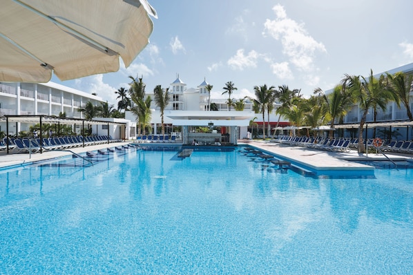 5 outdoor pools - Hotel Riu Bambu - All Inclusive (Punta Cana)